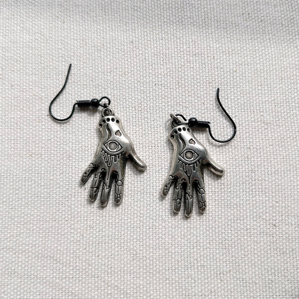 SPOOKY HALLOWEEN DROP 🎃💀🩷 Earrings 2 for 20$!!! - Picture 1 of 4